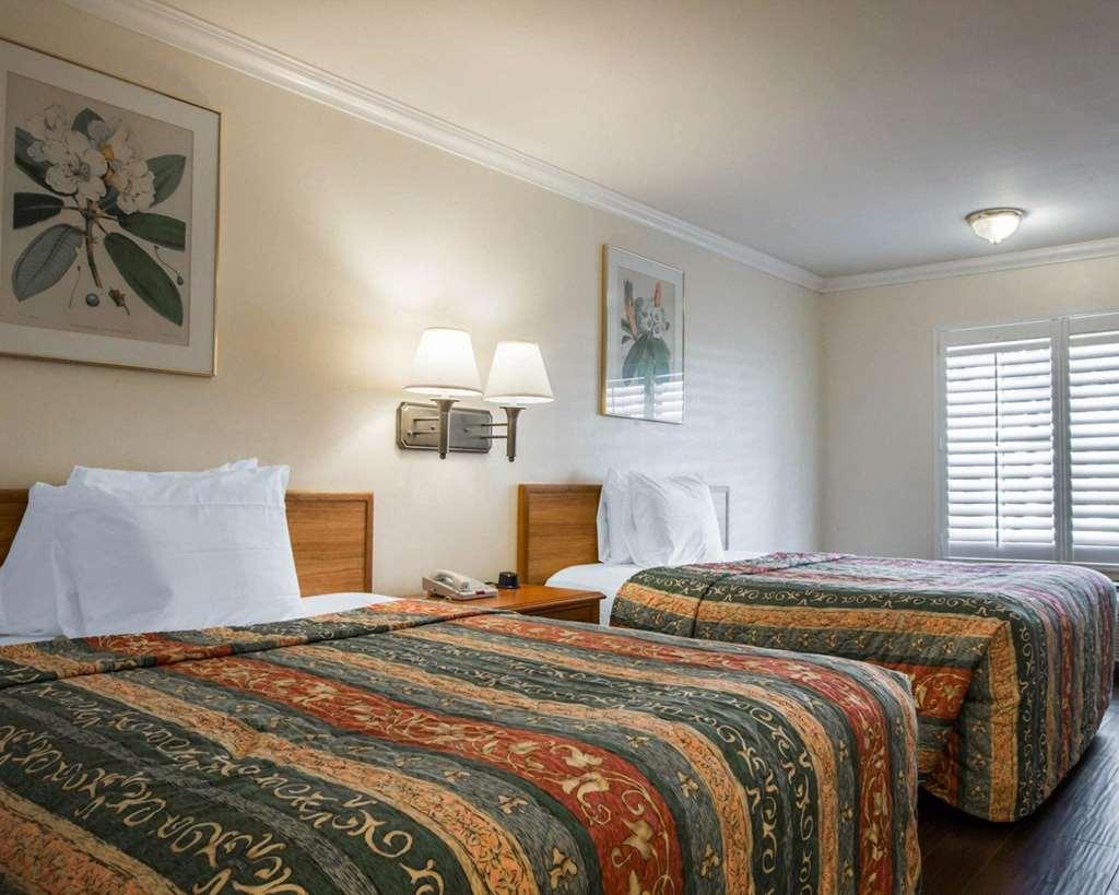 Econo Lodge Moreno Valley Room photo