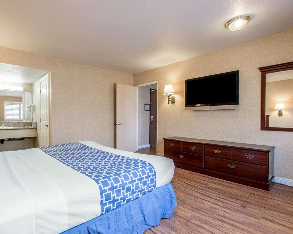 Econo Lodge Moreno Valley Room photo