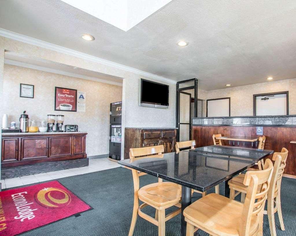 Econo Lodge Moreno Valley Restaurant photo